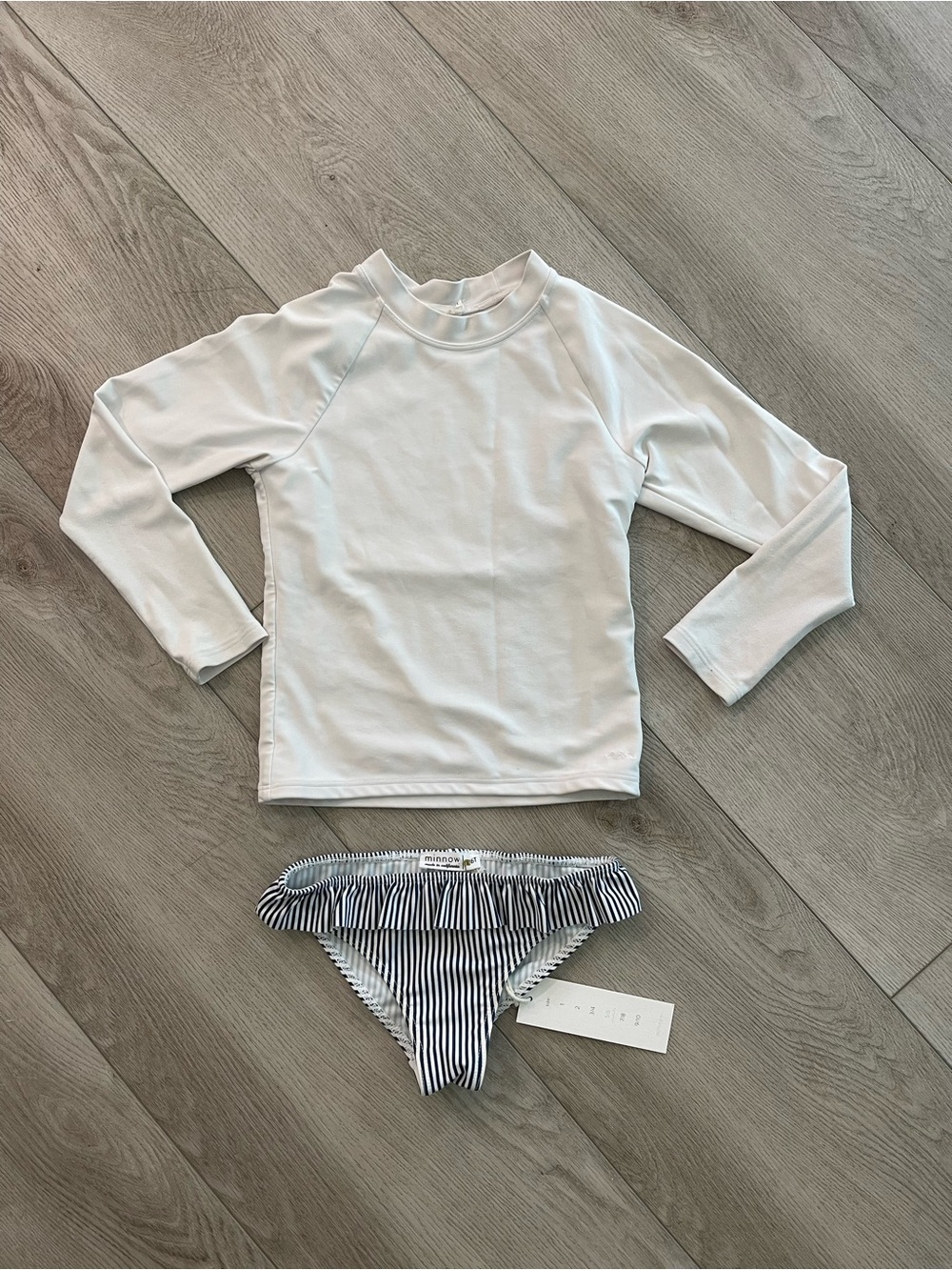 Minnow White Long-Sleeve Rash Guard & Navy Stripe Bikini Bottom Set, size 5/6